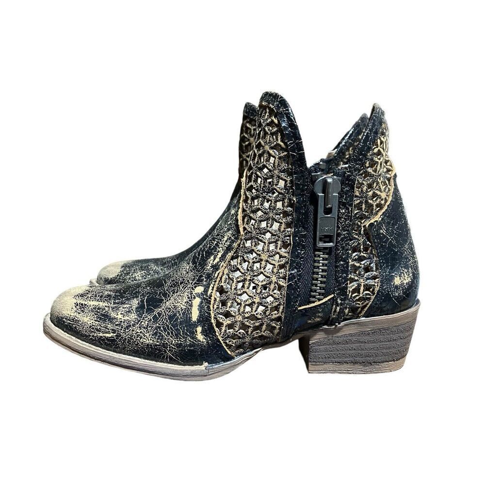 Circle G Booties WMNS 7 Western Cut Outs Ankle Distressed Black Cowgirl Rodeo - Picture 5 of 10